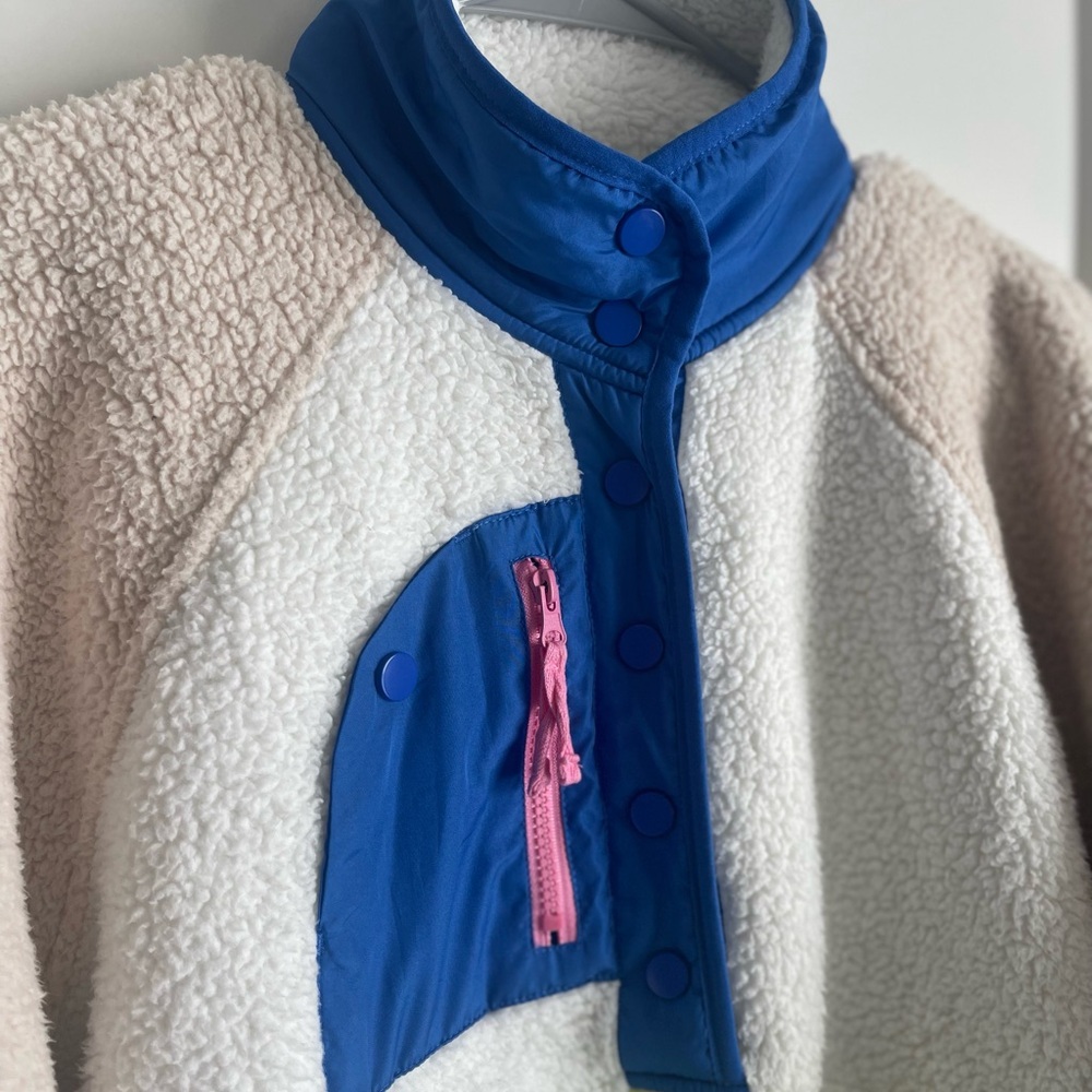 Colorblock Fleece Pullover - Picture 6 of 11